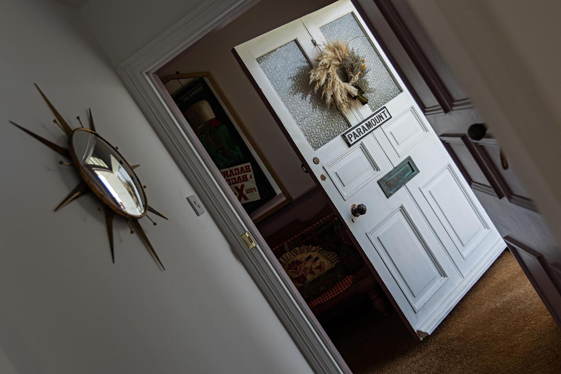 Paramount Apartments Ilfracombe, Arty Seaside Holiday Apartments Rum bild